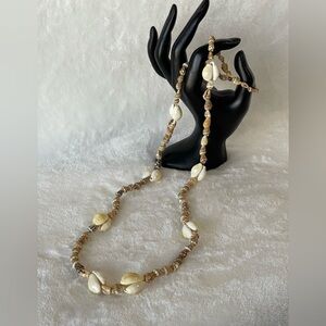 Vintage 70’s Cowrie Shell lei necklace handmade Hawaiian beautiful boho